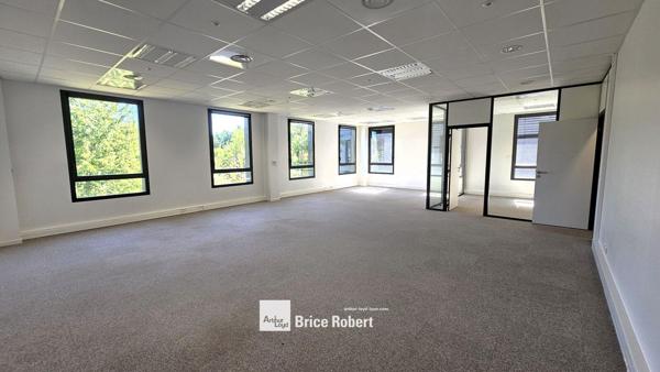 Bureaux à louer à Limonest divisibles dès 243 m² dans un secteur dynamique