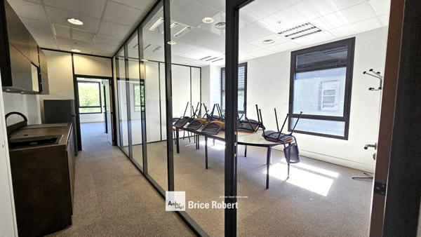 Bureaux à louer à Limonest divisibles dès 243 m² dans un secteur dynamique