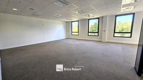 Bureaux à louer à Limonest divisibles dès 243 m² dans un secteur dynamique