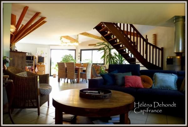 A vendre entre mer et campagne une spacieuse maison familiale.