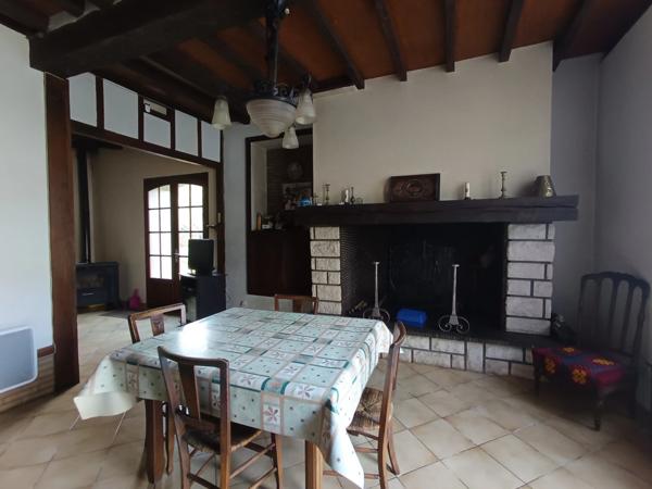 ANCIEN CORPS DE FERME AVEC SES DEPENDANCES ,QUARTIER HISTORIQUE SUR LE CHEMIN DE COMPOSTELLE.