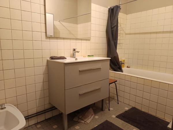 ANCIEN CORPS DE FERME AVEC SES DEPENDANCES ,QUARTIER HISTORIQUE SUR LE CHEMIN DE COMPOSTELLE.