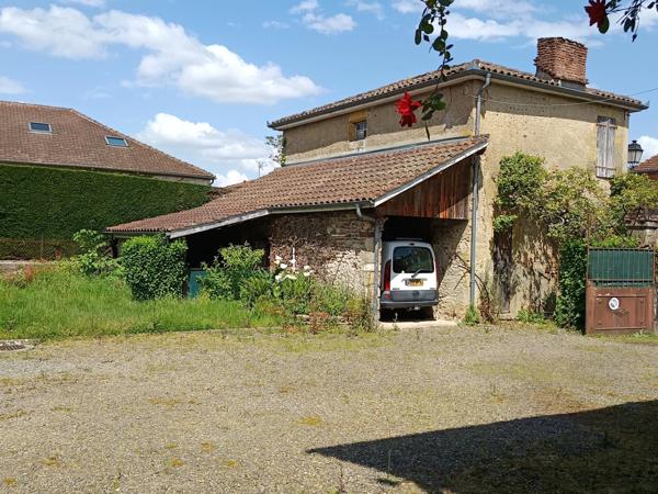 ANCIEN CORPS DE FERME AVEC SES DEPENDANCES ,QUARTIER HISTORIQUE SUR LE CHEMIN DE COMPOSTELLE.
