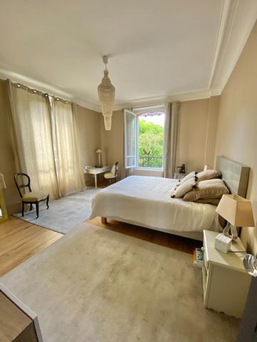 MANTES LA JOLIE (78) /accès A13-A14/ Maison Bourgeoise entièrement rénovée- Jardin 500 m² - Garage - Cave