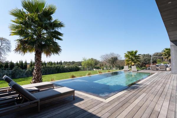 Villa contemporainne Nimes piscine vue exeptionnelle calme