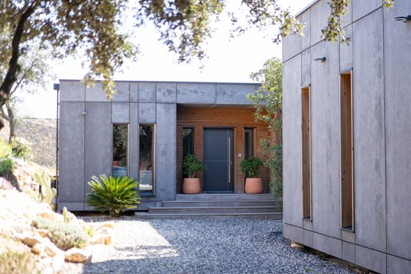 Villa contemporainne Nimes piscine vue exeptionnelle calme