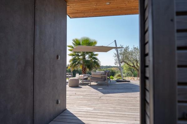 Villa contemporainne Nimes piscine vue exeptionnelle calme