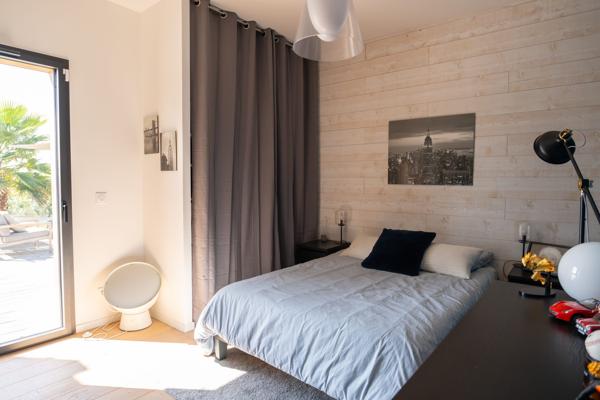 Villa contemporainne Nimes piscine vue exeptionnelle calme