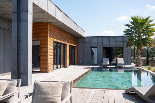 Villa contemporainne Nimes piscine vue exeptionnelle calme