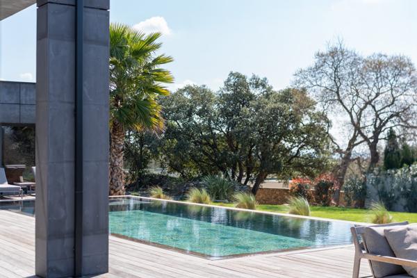 Villa contemporainne Nimes piscine vue exeptionnelle calme