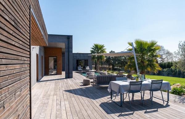 Villa contemporainne Nimes piscine vue exeptionnelle calme