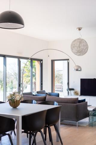 Villa contemporainne Nimes piscine vue exeptionnelle calme