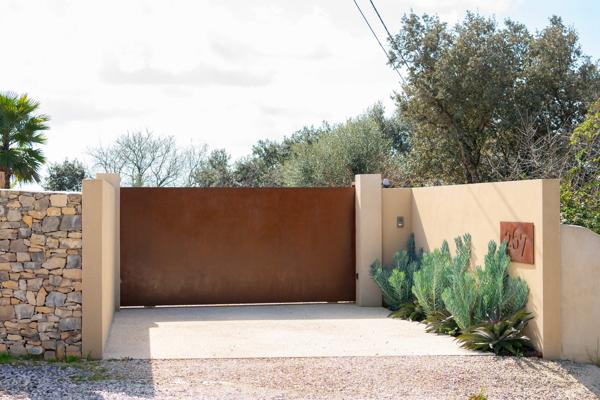 Villa contemporainne Nimes piscine vue exeptionnelle calme