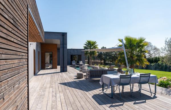Villa contemporainne Nimes piscine vue exeptionnelle calme
