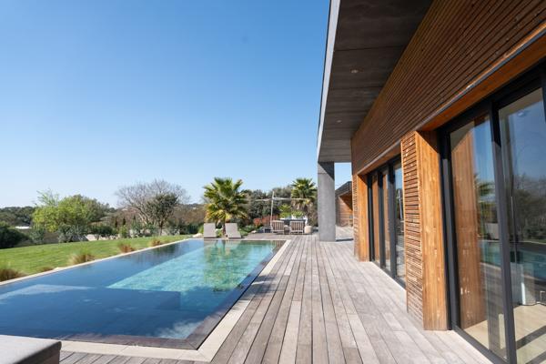 Villa contemporainne Nimes piscine vue exeptionnelle calme