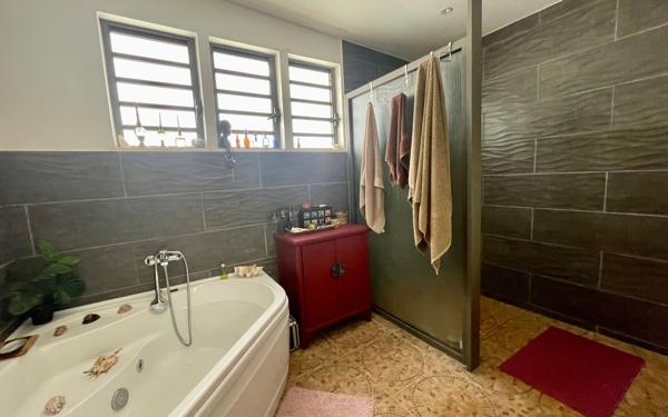 Maison à vendre    5 pièces •  Mamoudzou