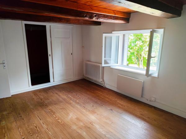Maison avec grange, dépendances et  grand terrain
