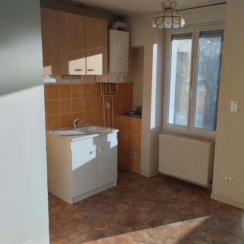 Ensemble immobilier proche de la place centrale d'Henrichemont