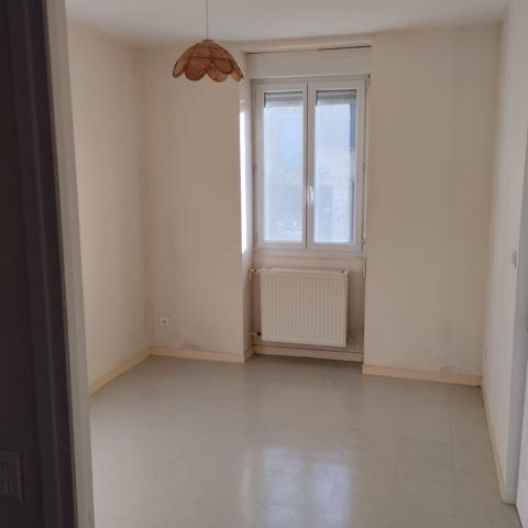 Ensemble immobilier proche de la place centrale d'Henrichemont