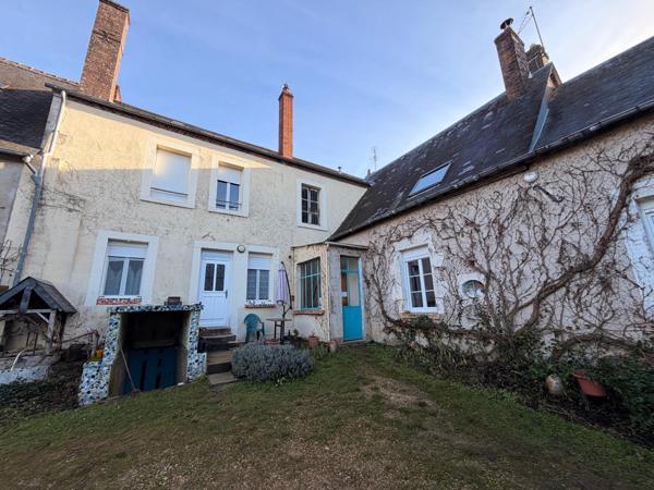 Ensemble immobilier proche de la place centrale d'Henrichemont