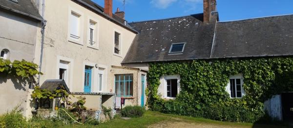 Ensemble immobilier proche de la place centrale d'Henrichemont