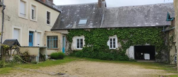 Ensemble immobilier proche de la place centrale d'Henrichemont