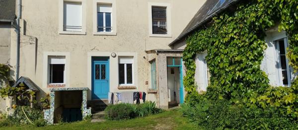 Ensemble immobilier proche de la place centrale d'Henrichemont