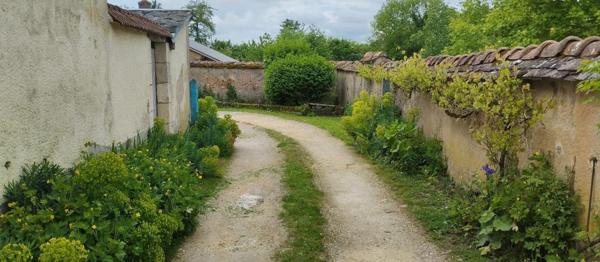 Ensemble immobilier proche de la place centrale d'Henrichemont