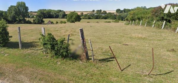 6 Parcelles de terrains à bâtir, d'une surface d'environ 1260 m² chacune, situé dans un village...