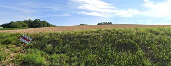 6 Parcelles de terrains à bâtir, d'une surface d'environ 1260 m² chacune, situé dans un village...