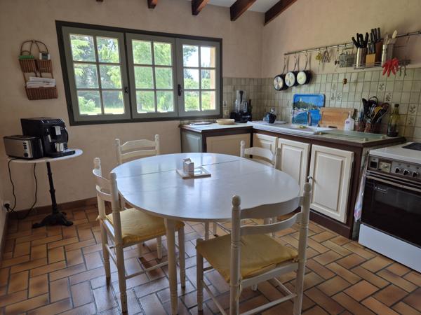 Grande maison avec beau terrain et piscine. Bram (11150)