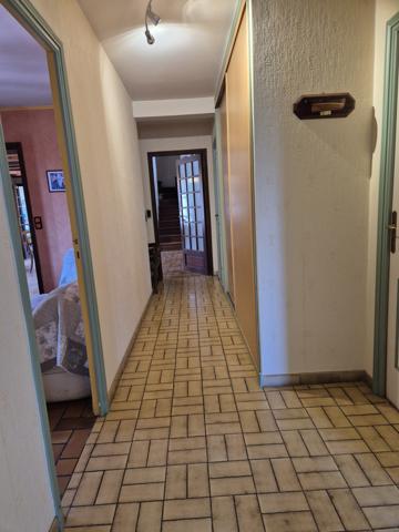 Grande maison avec beau terrain et piscine. Bram (11150)