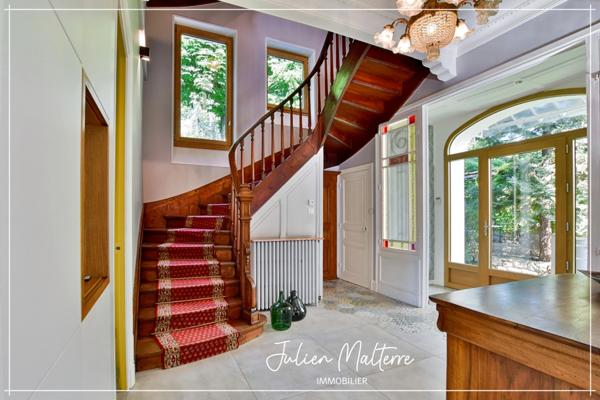 Maison bourgeoise 1920 de 210 m² habitables et ses dépendances, 6 chambres, au coeur de St-Etienne