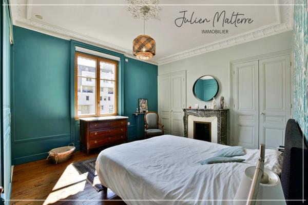 Maison bourgeoise 1920 de 210 m² habitables et ses dépendances, 6 chambres, au coeur de St-Etienne