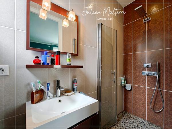 Maison bourgeoise 1920 de 210 m² habitables et ses dépendances, 6 chambres, au coeur de St-Etienne