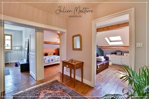 Maison bourgeoise 1920 de 210 m² habitables et ses dépendances, 6 chambres, au coeur de St-Etienne