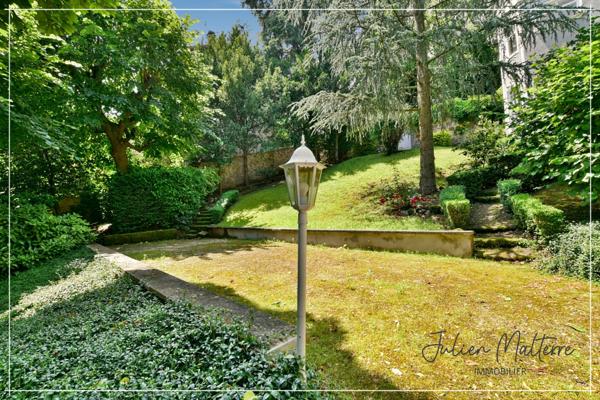 Maison bourgeoise 1920 de 210 m² habitables et ses dépendances, 6 chambres, au coeur de St-Etienne