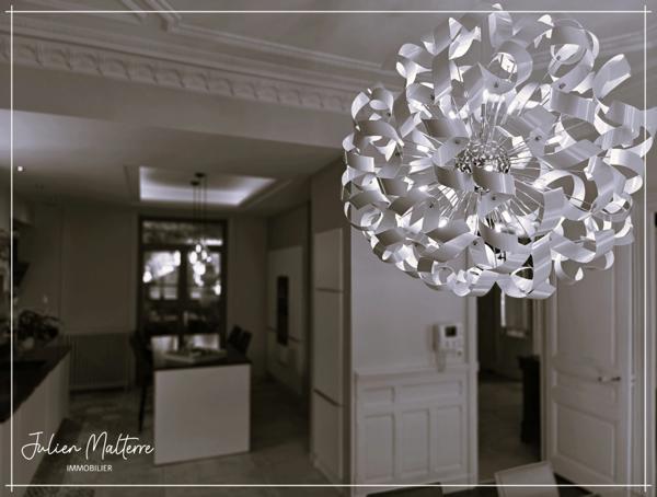 Maison bourgeoise 1920 de 210 m² habitables et ses dépendances, 6 chambres, au coeur de St-Etienne