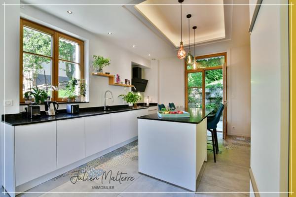 Maison bourgeoise 1920 de 210 m² habitables et ses dépendances, 6 chambres, au coeur de St-Etienne