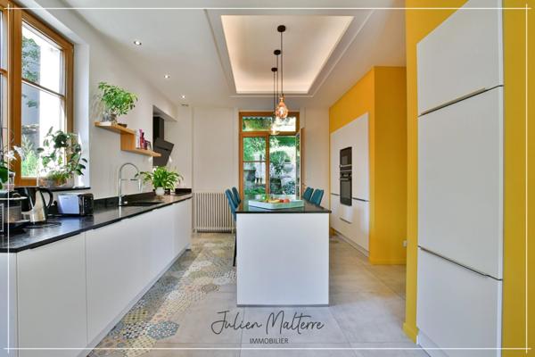 Maison bourgeoise 1920 de 210 m² habitables et ses dépendances, 6 chambres, au coeur de St-Etienne