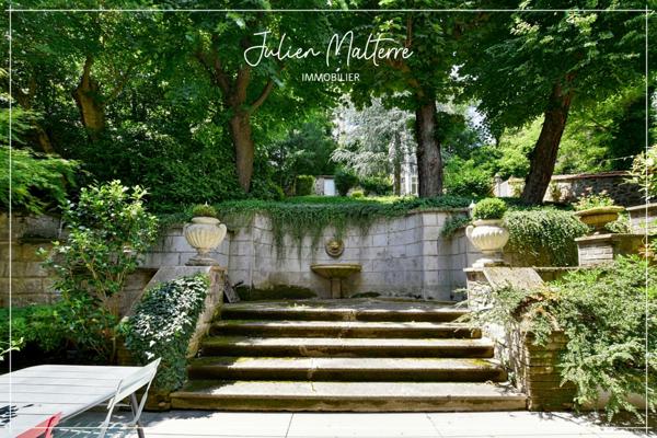 Maison bourgeoise 1920 de 210 m² habitables et ses dépendances, 6 chambres, au coeur de St-Etienne