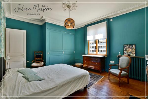 Maison bourgeoise 1920 de 210 m² habitables et ses dépendances, 6 chambres, au coeur de St-Etienne