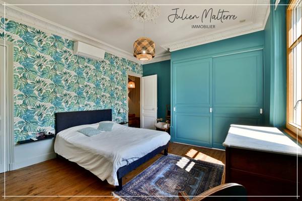 Maison bourgeoise 1920 de 210 m² habitables et ses dépendances, 6 chambres, au coeur de St-Etienne