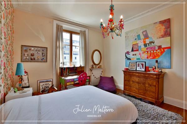 Maison bourgeoise 1920 de 210 m² habitables et ses dépendances, 6 chambres, au coeur de St-Etienne