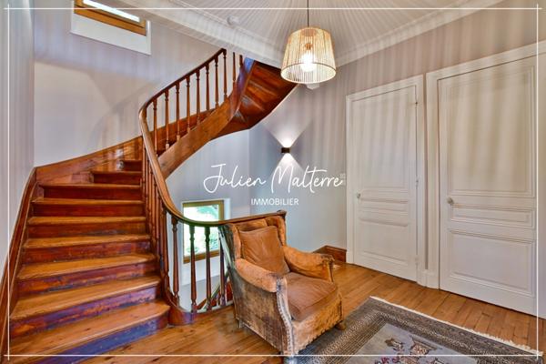 Maison bourgeoise 1920 de 210 m² habitables et ses dépendances, 6 chambres, au coeur de St-Etienne