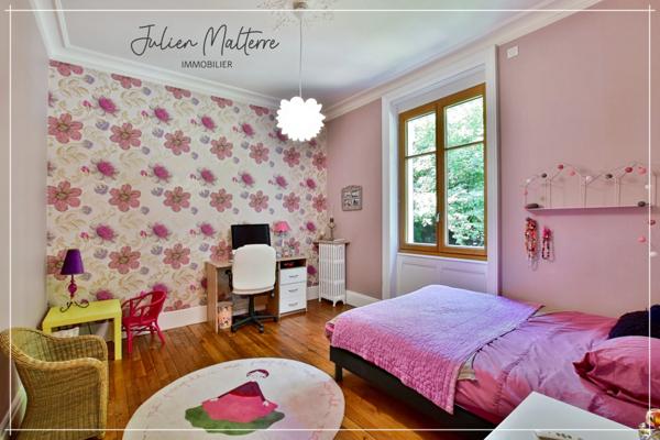 Maison bourgeoise 1920 de 210 m² habitables et ses dépendances, 6 chambres, au coeur de St-Etienne