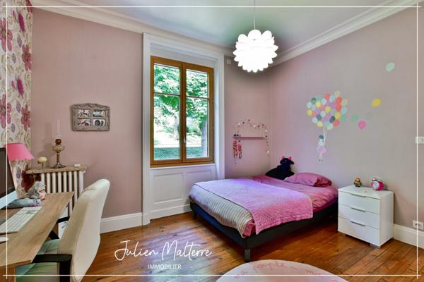 Maison bourgeoise 1920 de 210 m² habitables et ses dépendances, 6 chambres, au coeur de St-Etienne