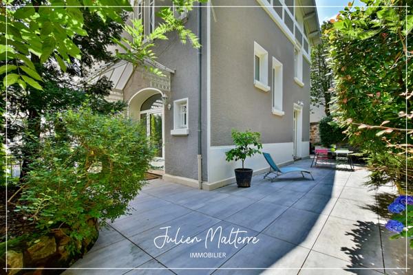 Maison bourgeoise 1920 de 210 m² habitables et ses dépendances, 6 chambres, au coeur de St-Etienne