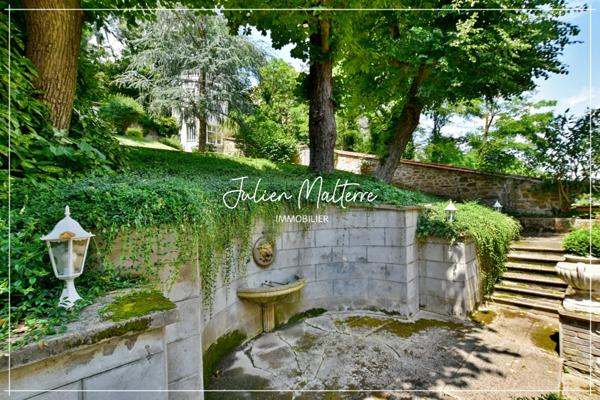 Maison bourgeoise 1920 de 210 m² habitables et ses dépendances, 6 chambres, au coeur de St-Etienne