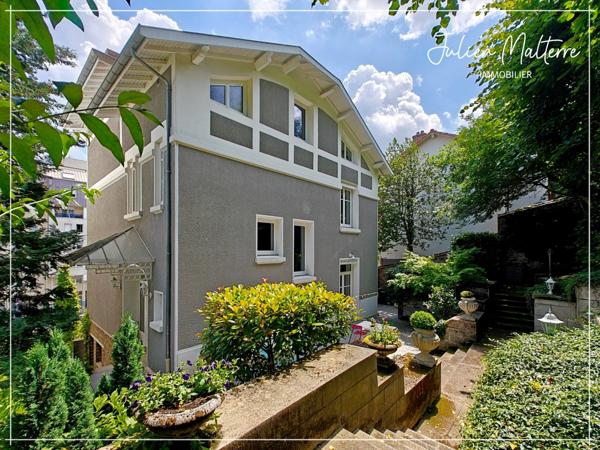 Maison bourgeoise 1920 de 210 m² habitables et ses dépendances, 6 chambres, au coeur de St-Etienne